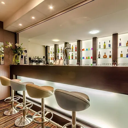 Helgon - Pyrenees Otel Lourdes
