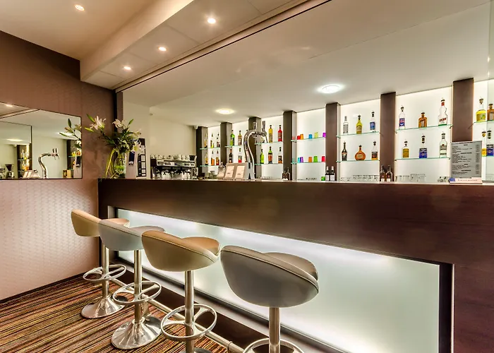 Helgon - Pyrenees 4* 卢德